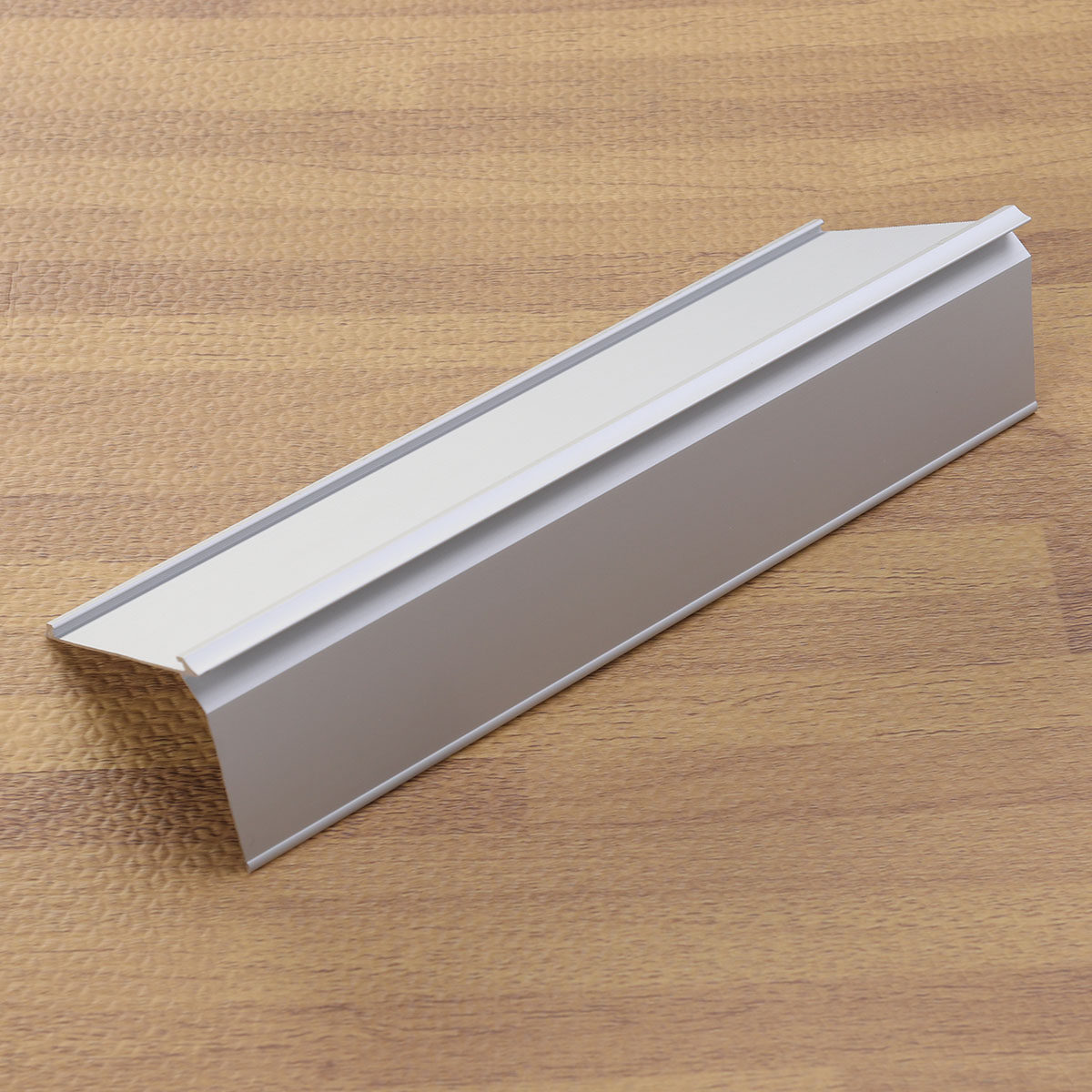 Kotak Kartu Nama Aluminium Ben - Desk Name Plate ulasan dan harga